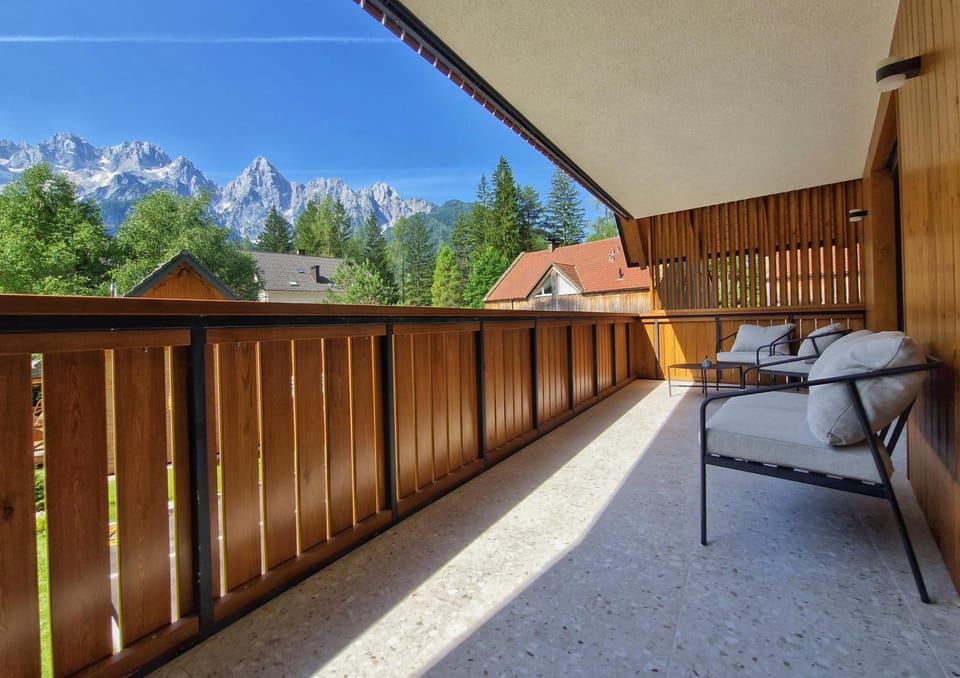 Balcony/Terrace, Landmark view, Mountain view