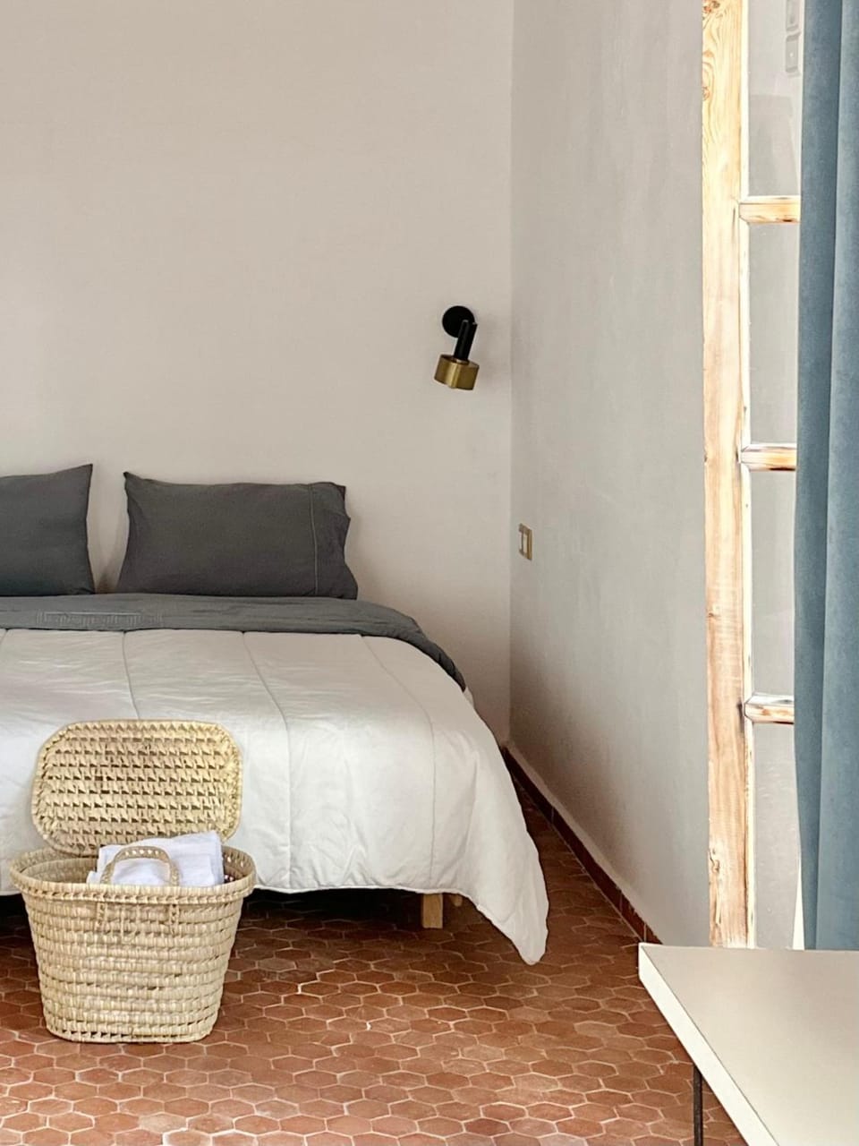 Bed, Photo of the whole room, towels