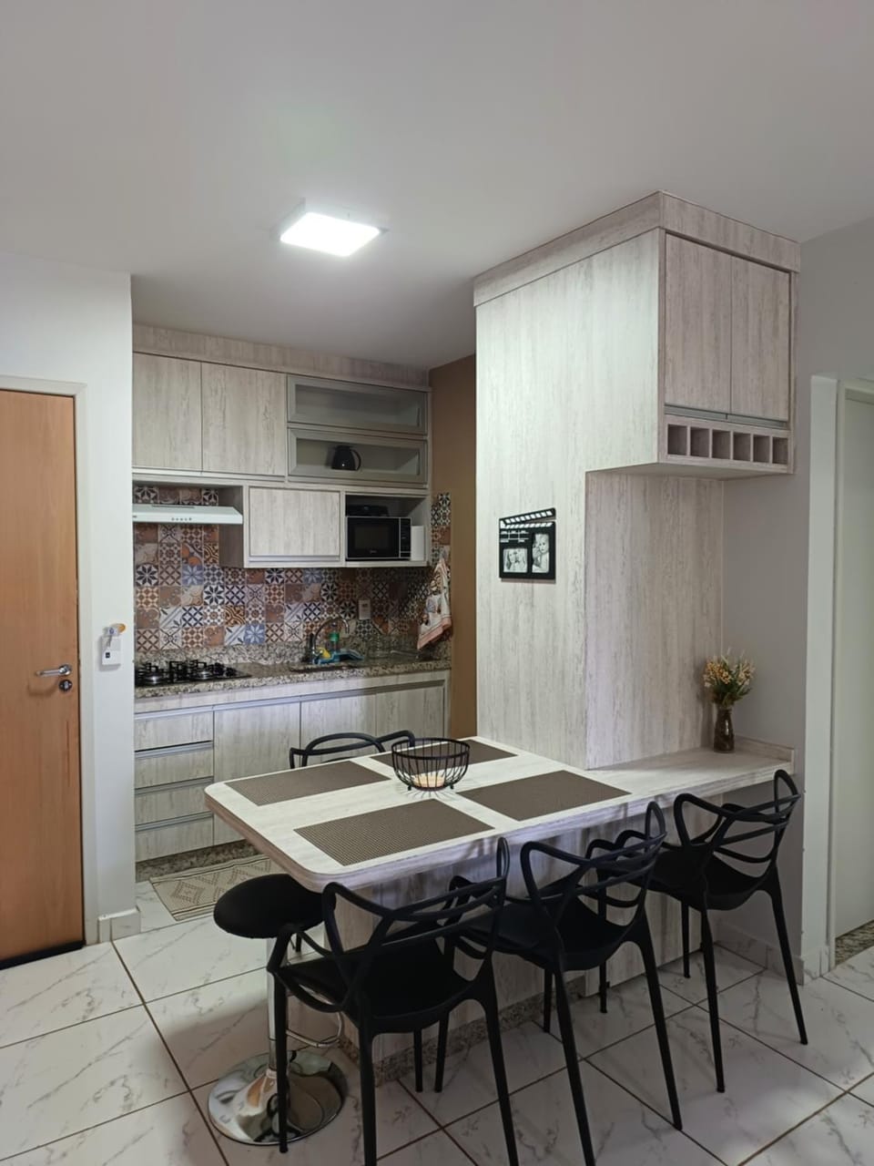 Kitchen or kitchenette, Dining area, oven, stove