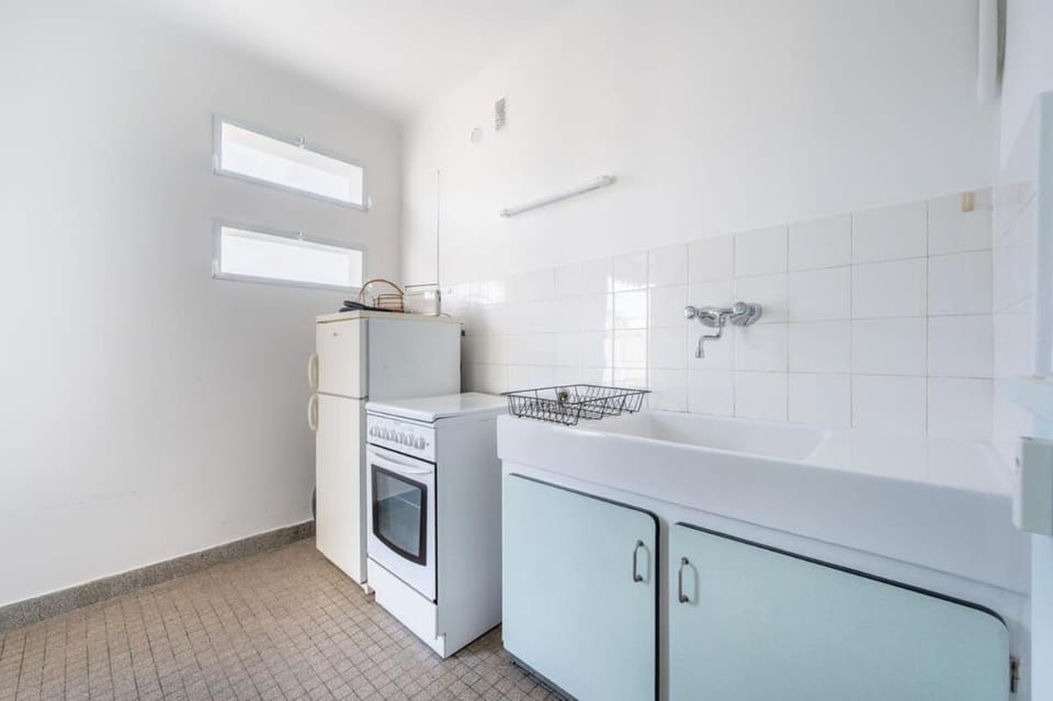 Kitchen or kitchenette, oven, stove