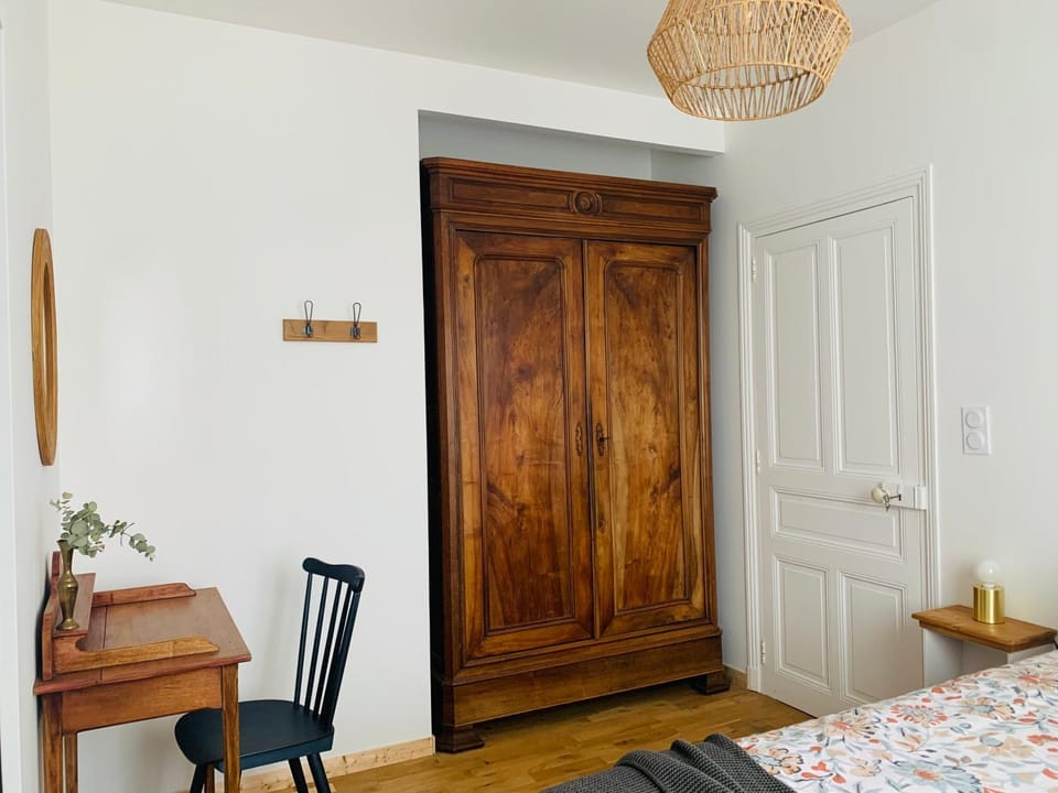 Seating area, wardrobe
