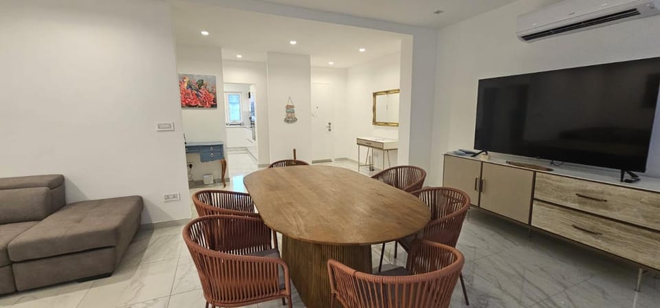 TV and multimedia, Dining area
