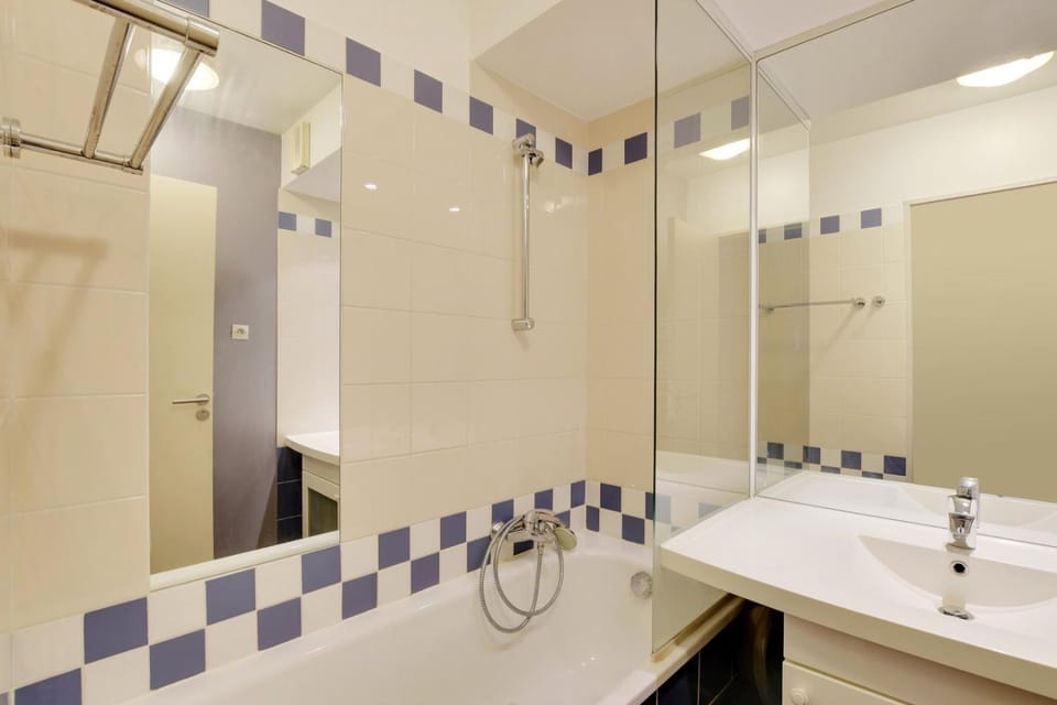 GuestReady - Modern flat near La Défense Apartment in Courbevoie
