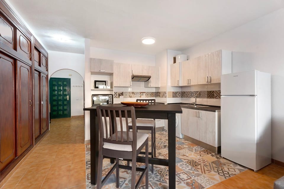Property building, Kitchen or kitchenette, Living room