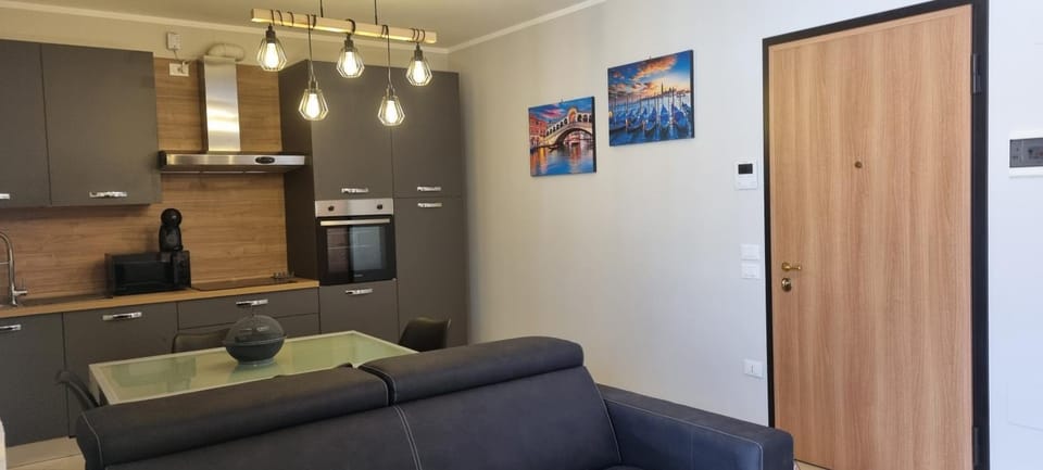 Kitchen or kitchenette, Living room, Seating area, Dining area, oven, pet friendly, stove