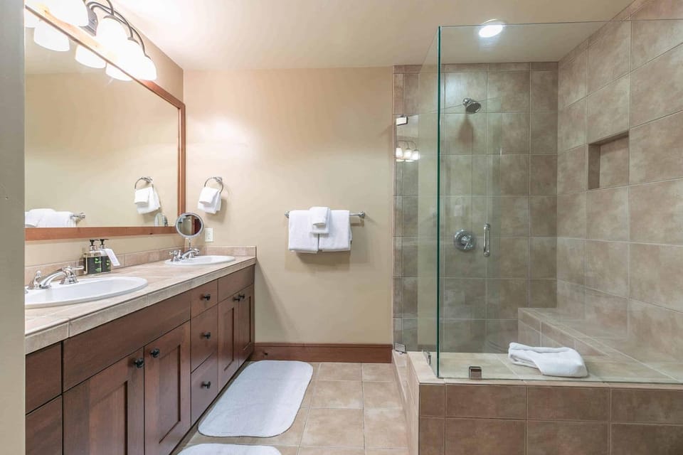 Catamount Lodge 201A by East West Hospitality Apartment in Northstar Drive
