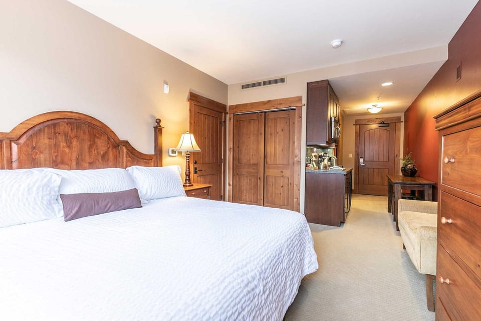 Catamount Lodge 201A by East West Hospitality Apartment in Northstar Drive