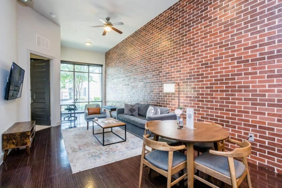 TV and multimedia, Living room, Seating area, Dining area