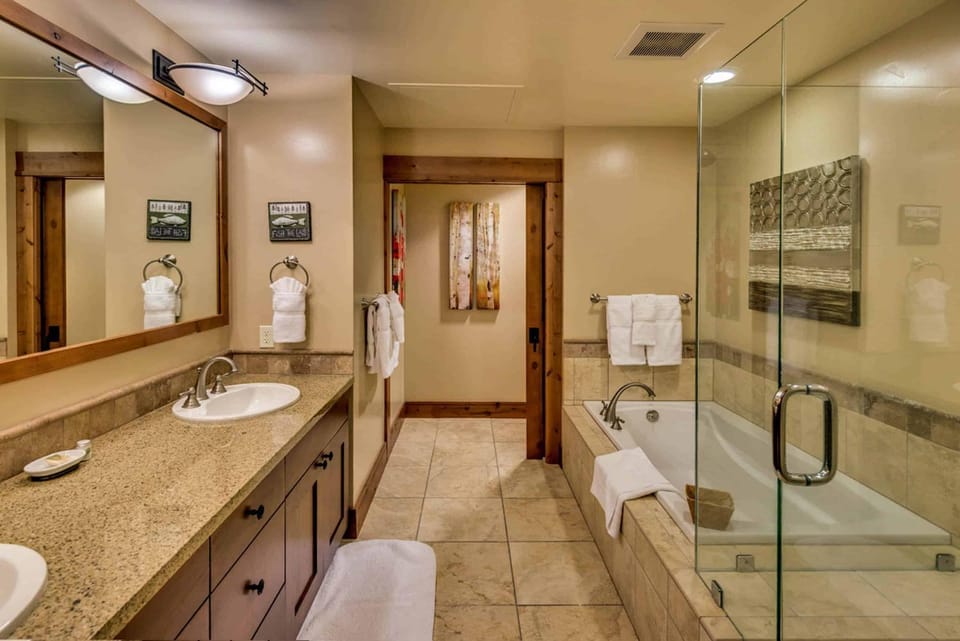 Catamount Lodge 204B by East West Hospitality Apartment in Northstar Drive