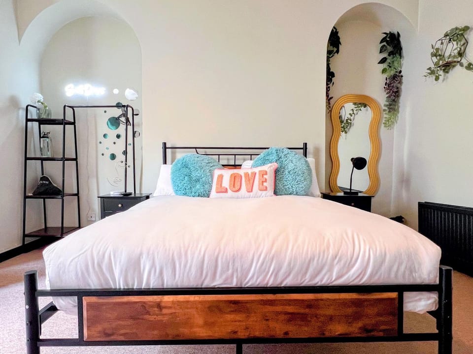 Bed, Photo of the whole room, Bedroom, wardrobe