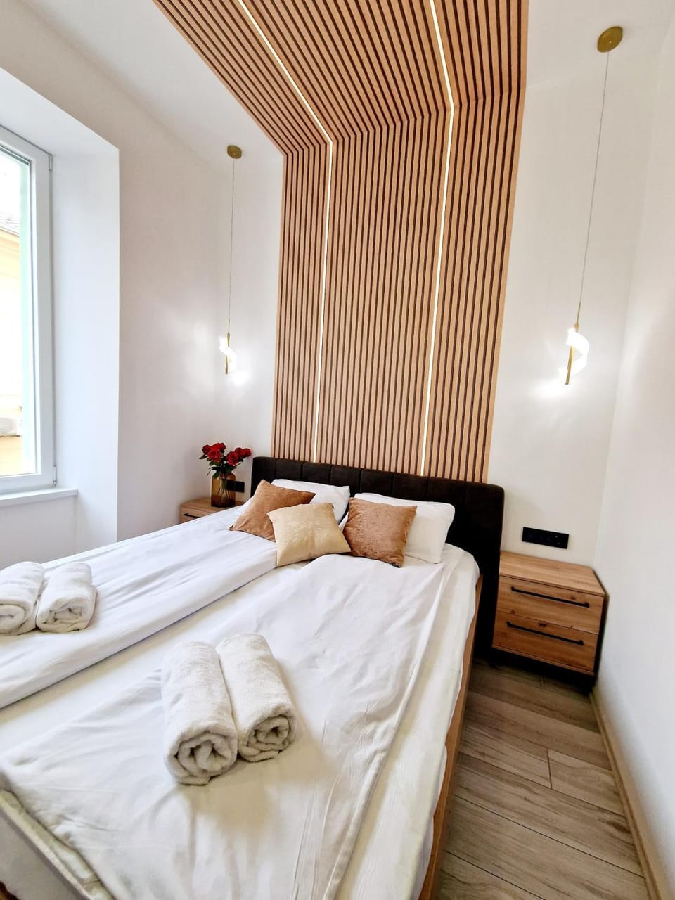 Bed, Bedroom, towels