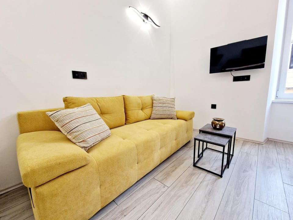 TV and multimedia, Seating area