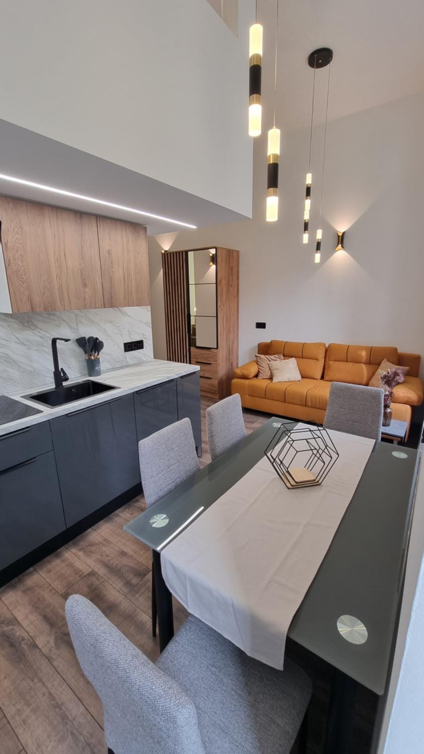 Kitchen or kitchenette, Seating area