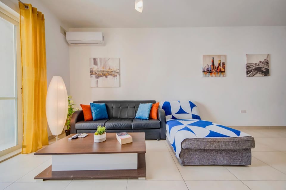 2 Bedroom Apartment with Balcony in St Julians, Paceville, Apt 5 By Vaganza Apartment in Saint Julians