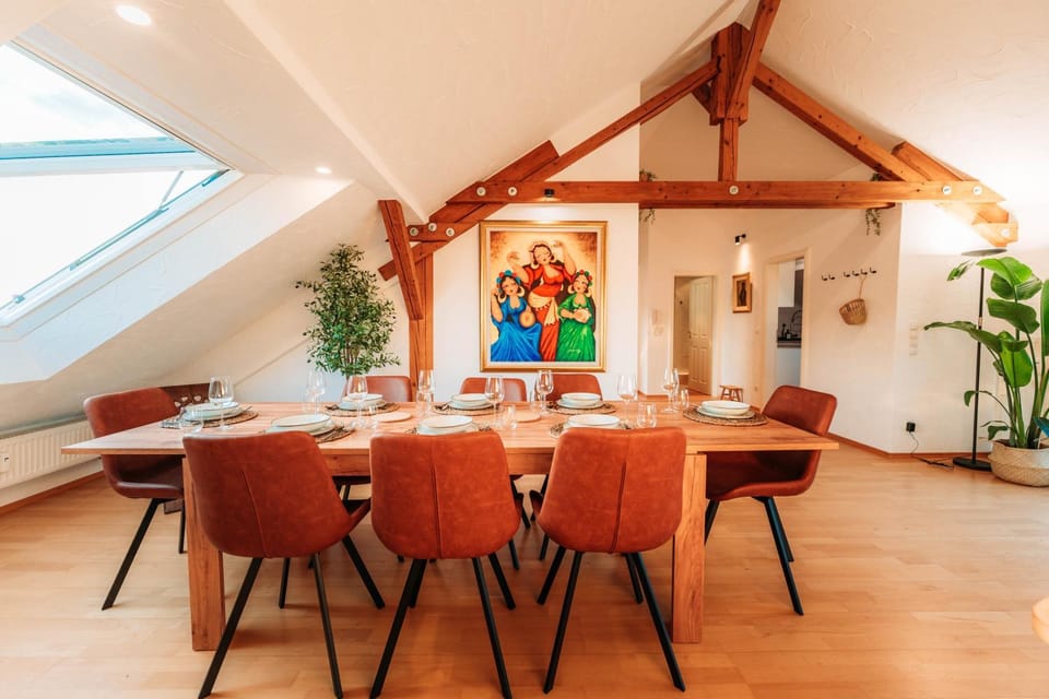 Living room, Seating area, Dining area, air conditioner