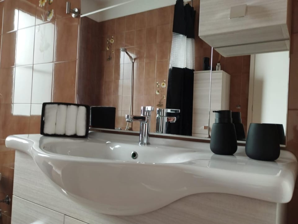 Bathroom, Bath