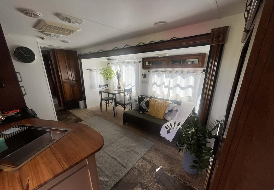 Kitchen or kitchenette, Living room