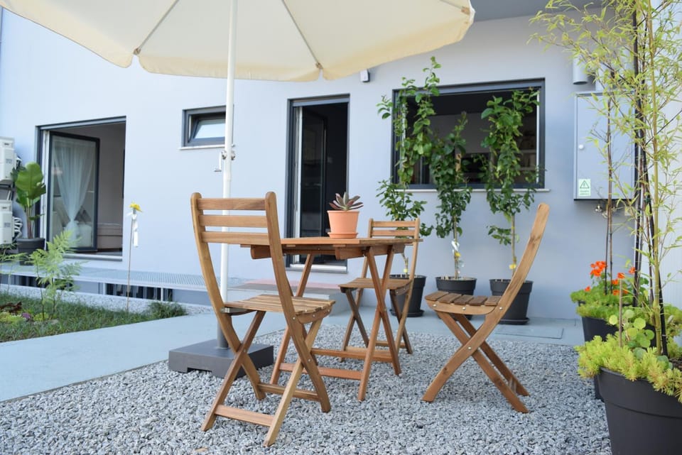 Patio, Day, Garden, View (from property/room), Seating area, Garden view