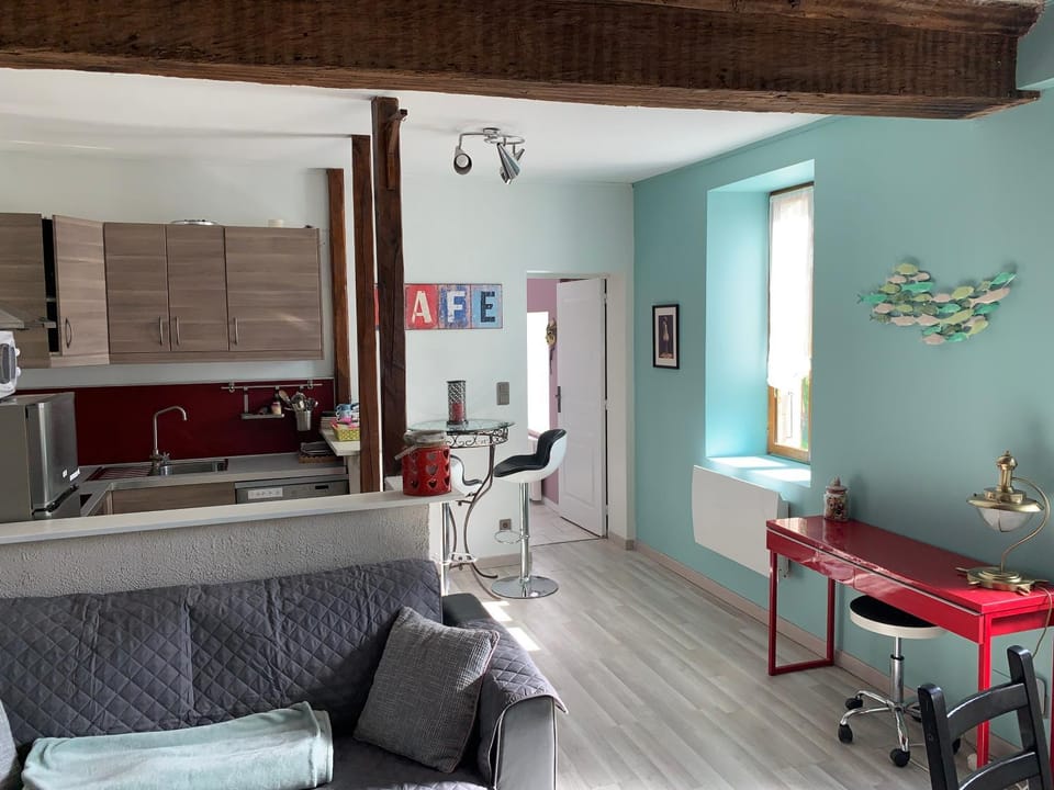 Kitchen or kitchenette, Living room