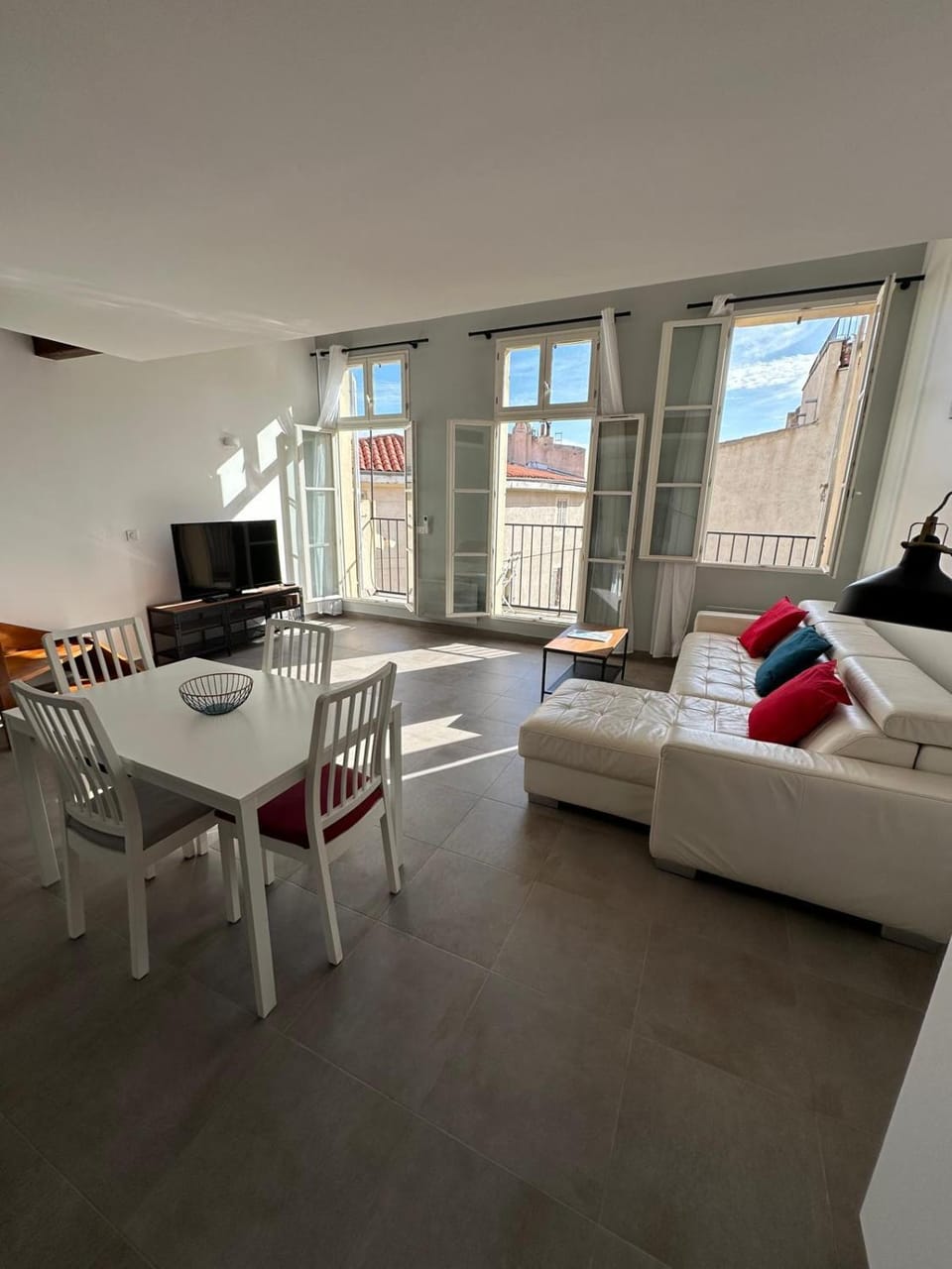 Appartement T3 Duplex sous les Toits de Marseille Panier Vieux Port Apartment in Marseille