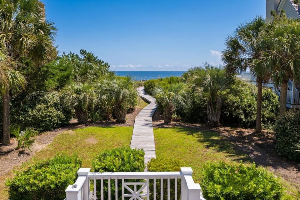Relax and Enjoy the Spectacular Views in this Picturesque Home home House in South Carolina