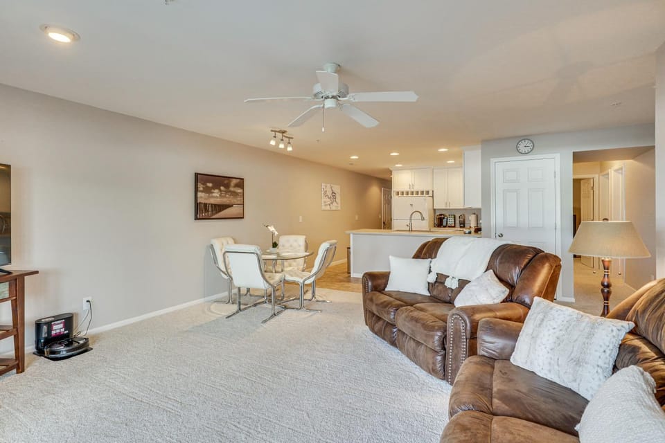 Lake of The Ozarks Condo w/ Pool in Camdenton House in Ozark Mountains