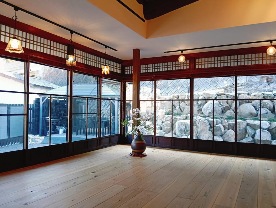 Communal lounge/ TV room, Activities, Garden, Balcony/Terrace, Balcony/Terrace, Garden view, group of guests, Family, heating, internet