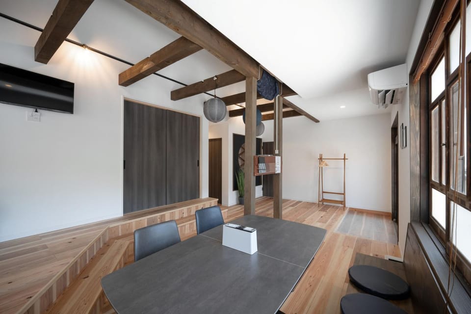 Communal lounge/ TV room, TV and multimedia, Seating area, Dining area, Evening entertainment, Bedroom