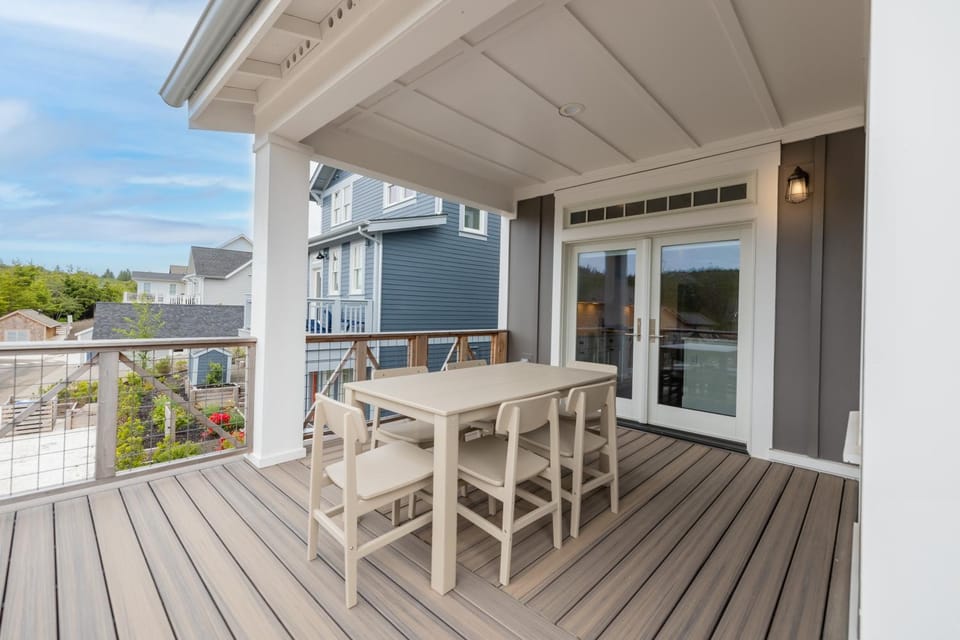 Property building, Day, Dining area