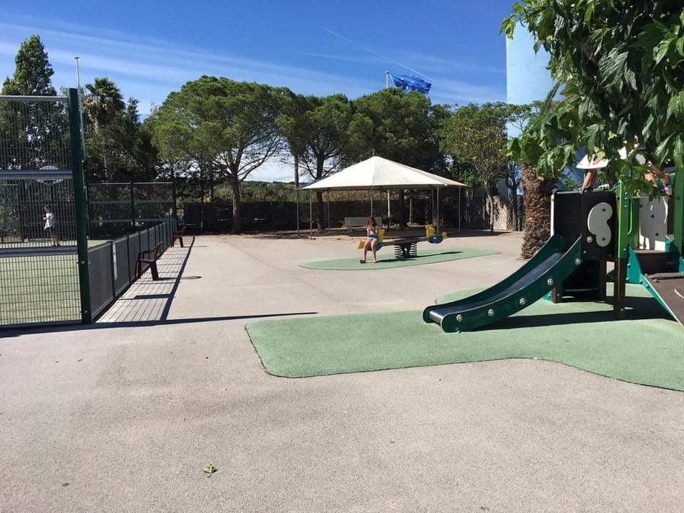 camping tohapi les salins Campground/ 
RV Resort in Occitanie