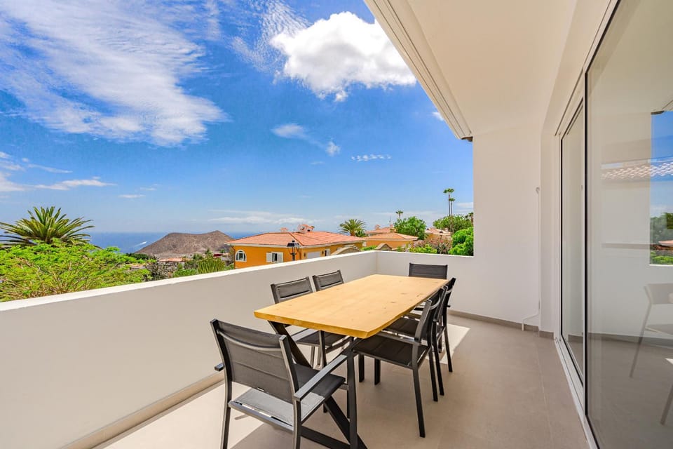 Natural landscape, Balcony/Terrace, Dining area, Sea view