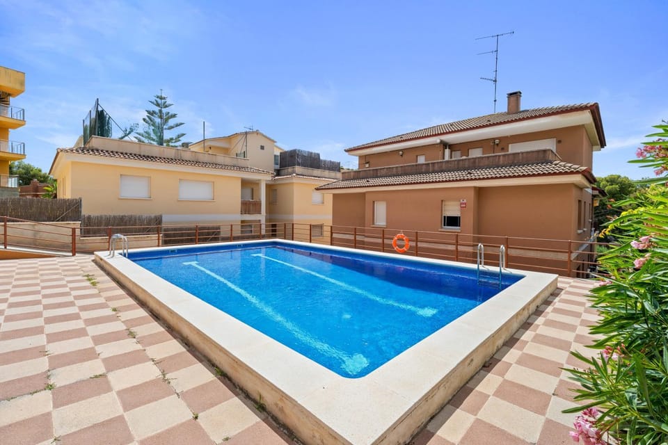Property building, Swimming pool