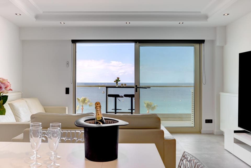 Living room, Sea view