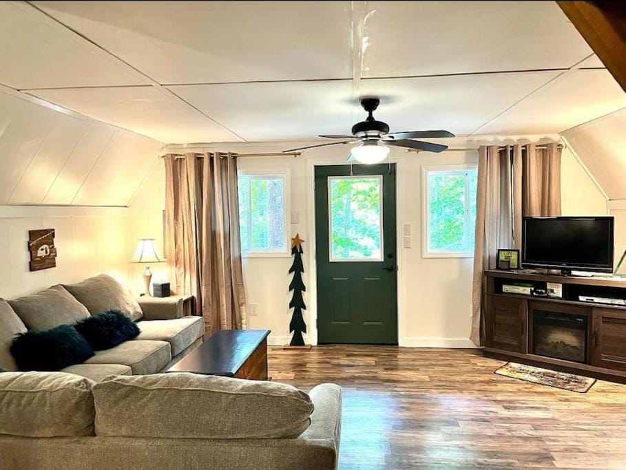 HOT TUB -Secluded Cabin Cave Run Lake and near Red River Gorge Cabin in Kentucky