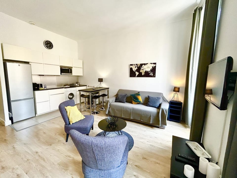 Communal lounge/ TV room, Living room