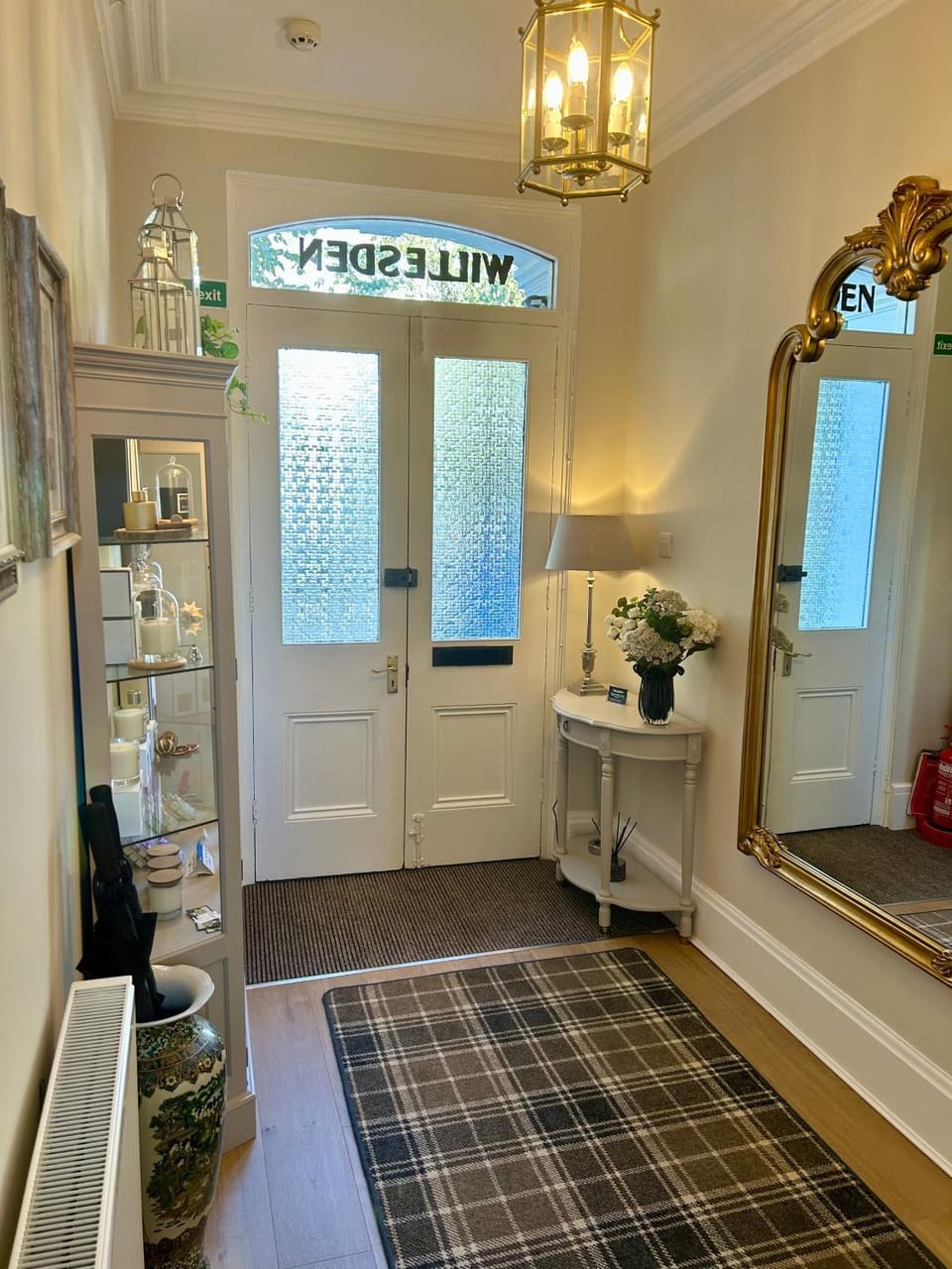 Willesden, Apartment 2, A beautifully furnished and spacious apartment located in the heart of Llandudno Apartment in Llandudno