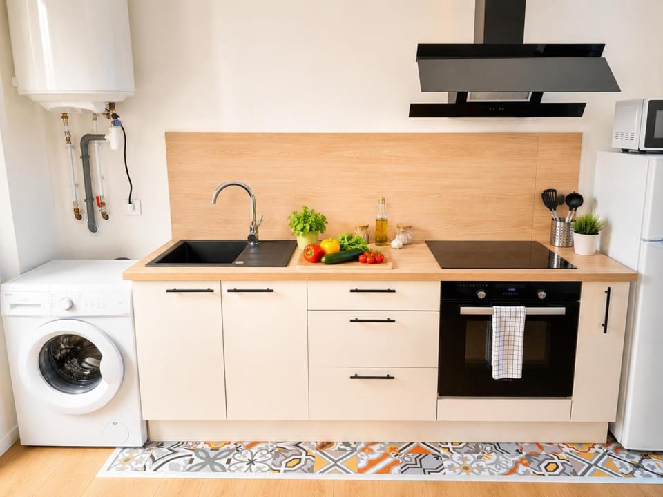 Kitchen or kitchenette, washing machine