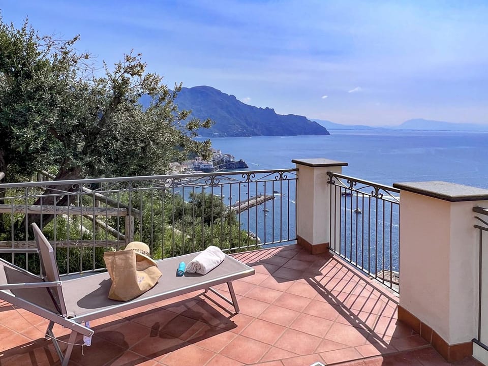 Patio, Nearby landmark, Natural landscape, Balcony/Terrace, Sea view