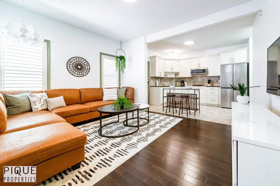 Spacious Bright - Sleep 2 - Long Stays - NFLX&WIFI Apartment in Edmonton