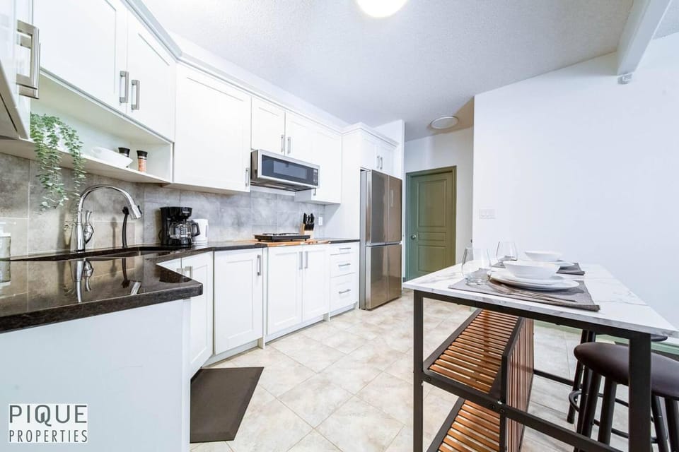 Coffee/tea facilities, Kitchen or kitchenette, Dining area