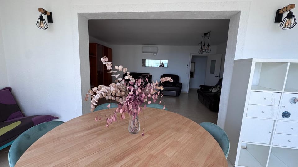 Precioso Apartamento en primera línea de Mar Santa Margarita Roses Apartment in Roses