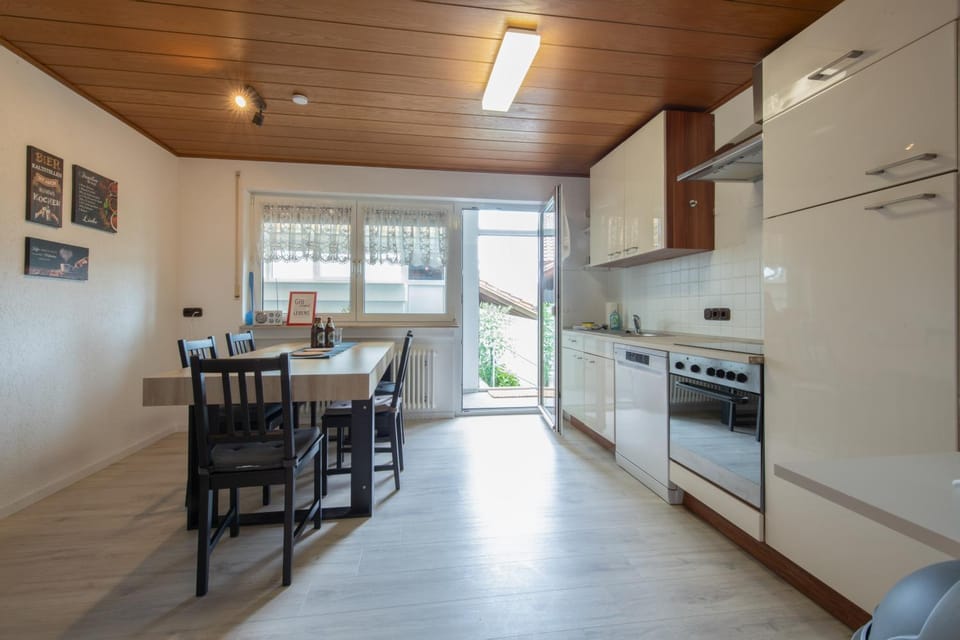 Dining area, kitchen
