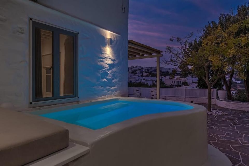 Rabagas Suites Luxury - In The Heart of Sifnos House in Milos