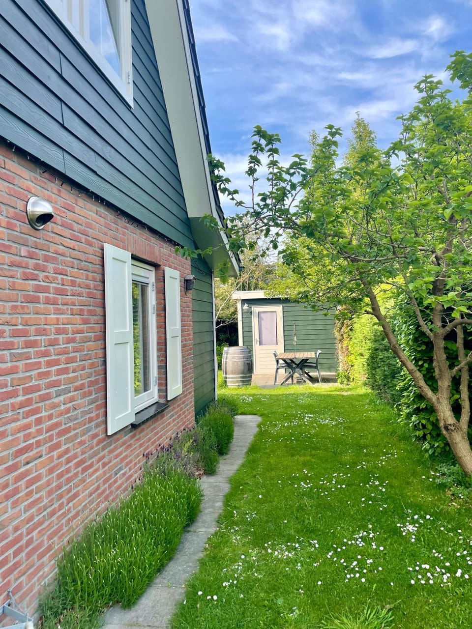 Property building, Day, Garden