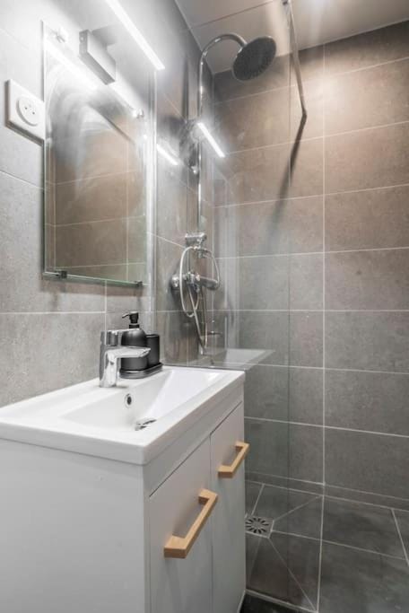 Shower, Bathroom