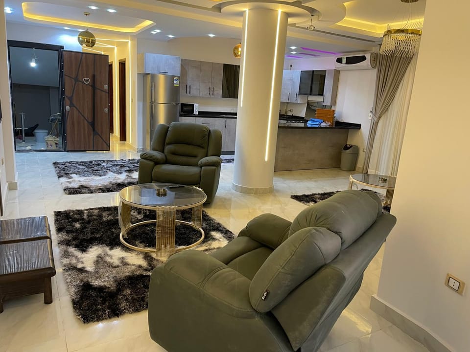 Kitchen or kitchenette, Living room, Seating area, Dining area, minibar, stove
