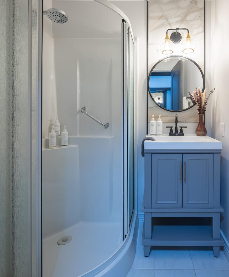 Shower, Bathroom, towels