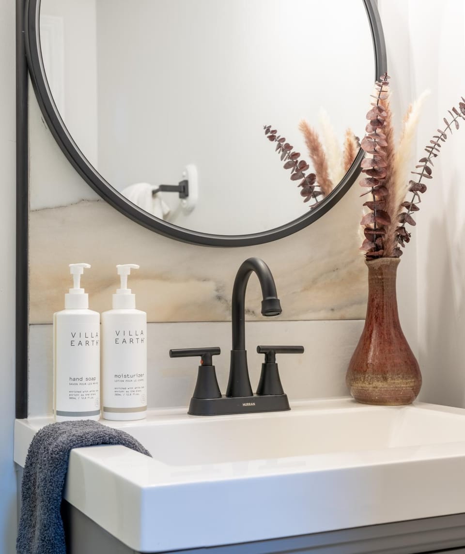 Bathroom, Decorative detail