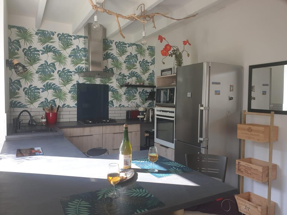 Property building, Kitchen or kitchenette, Living room