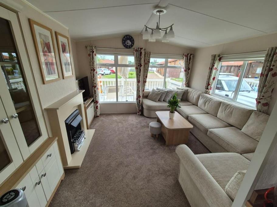 TV and multimedia, Living room, fireplace